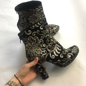 NEVER WORN High heel booties